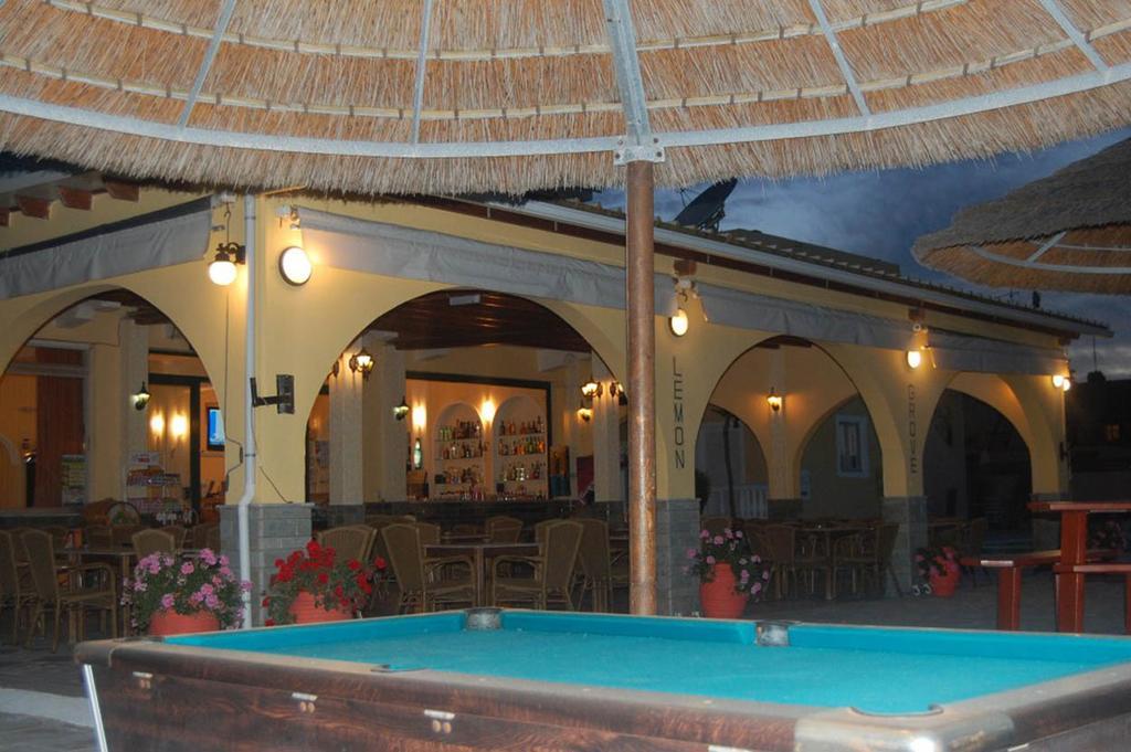 Complex Lemon Grove Kavos